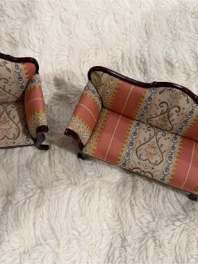 Vintage Victorian Coral Patterned Mini Sofa Set For Dollhouse